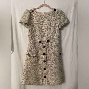 Gorgeous dress...button in from, faux pockets & zipper in back.